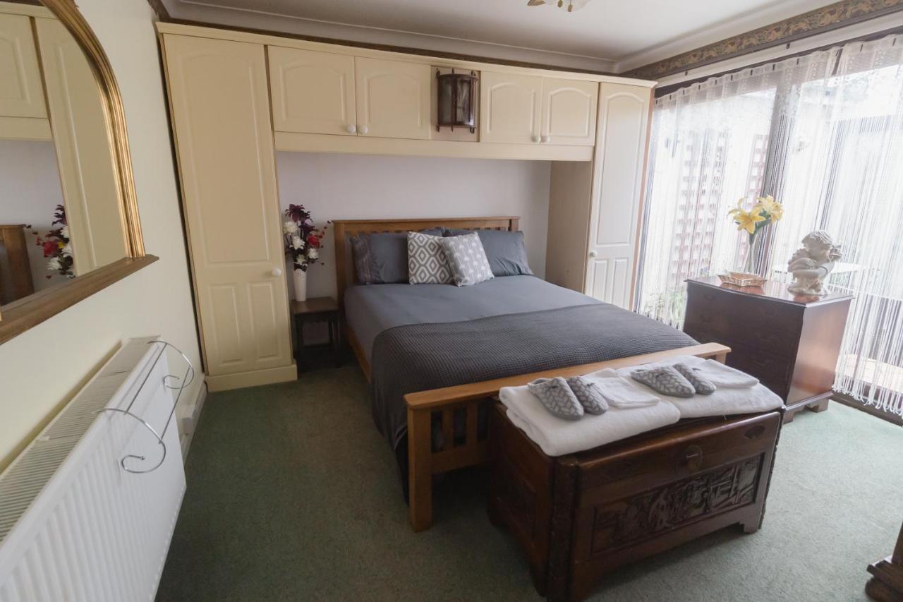 Palm Bay'S Luxury Bungalow - Self Check In & Parking Villa Margate Exteriör bild