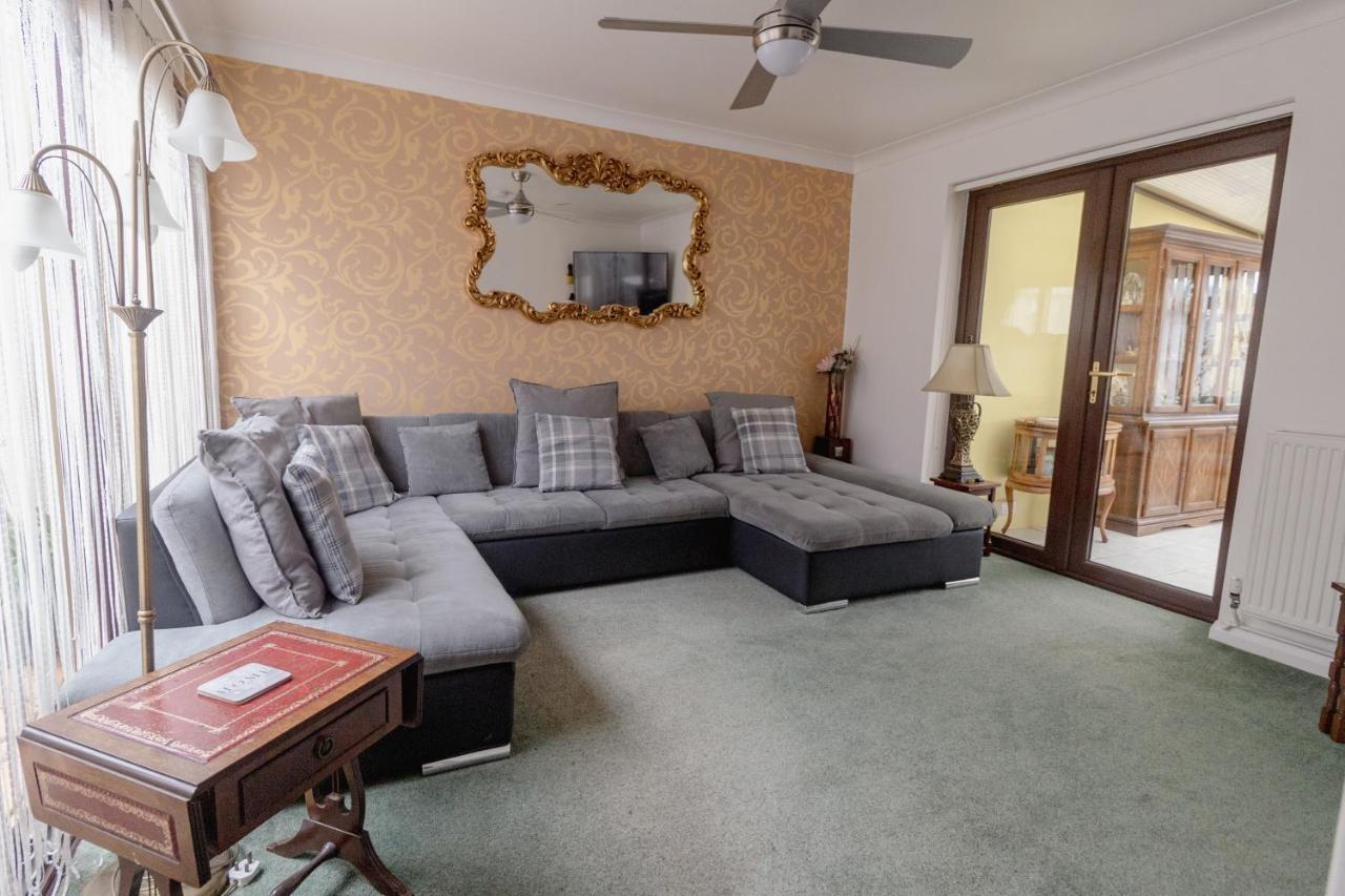 Palm Bay'S Luxury Bungalow - Self Check In & Parking Villa Margate Exteriör bild