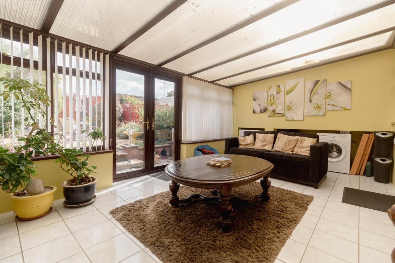 Palm Bay'S Luxury Bungalow - Self Check In & Parking Villa Margate Exteriör bild
